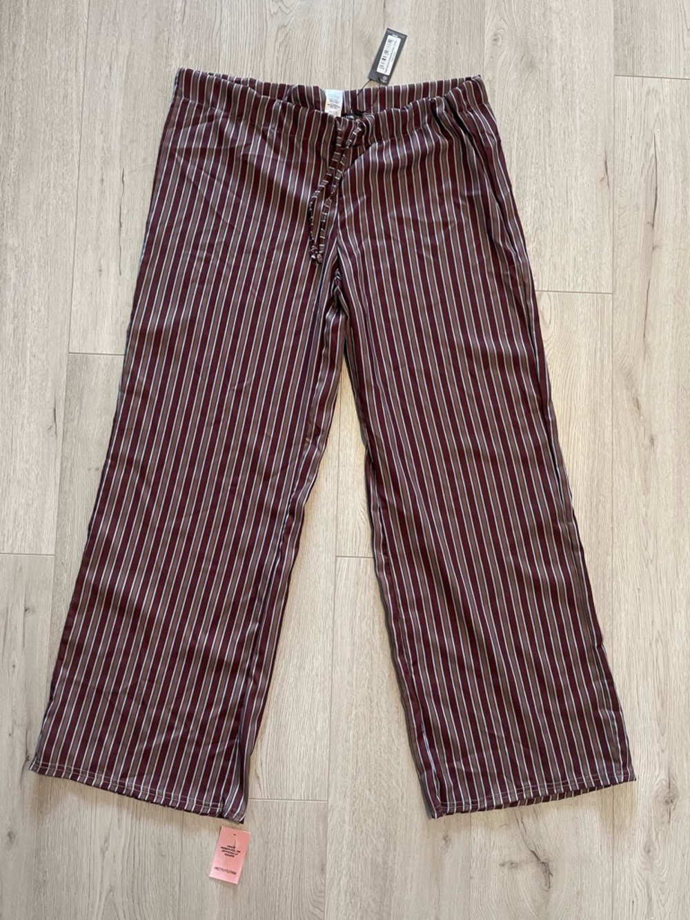 PrettyLittleThing Burgundy & White Vertical Stripe Wide Leg Pants - Picture 5 of 6
